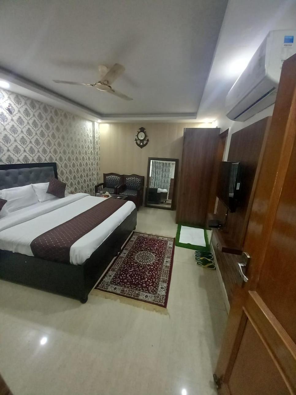 Vaishali Hotel 2*
